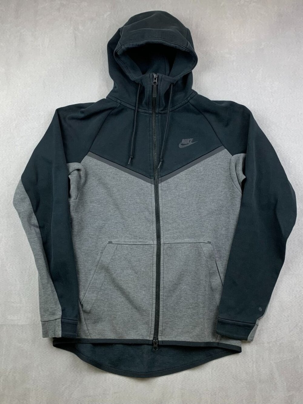 Nike Mens Sweater Small Gray Black Full-Zip Hoodie Tech Fleece Windrunner 885904